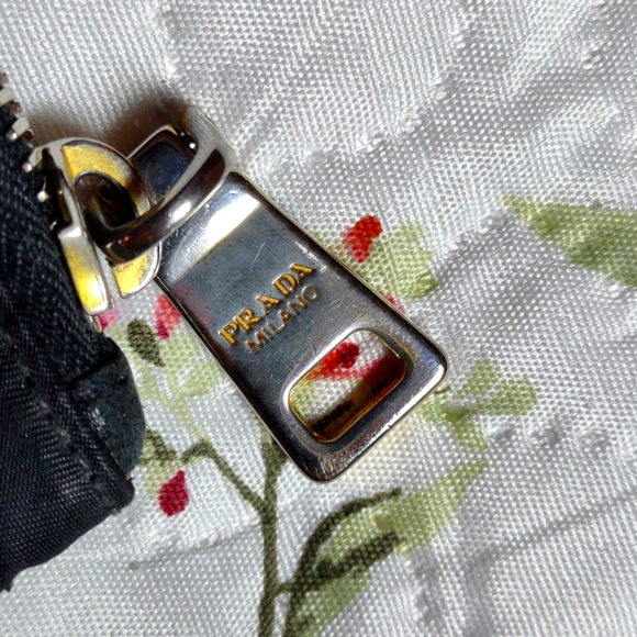 Authentic Prada Bow Clutch Bag, Very Good Vintage Condition - Picture 4 of 15